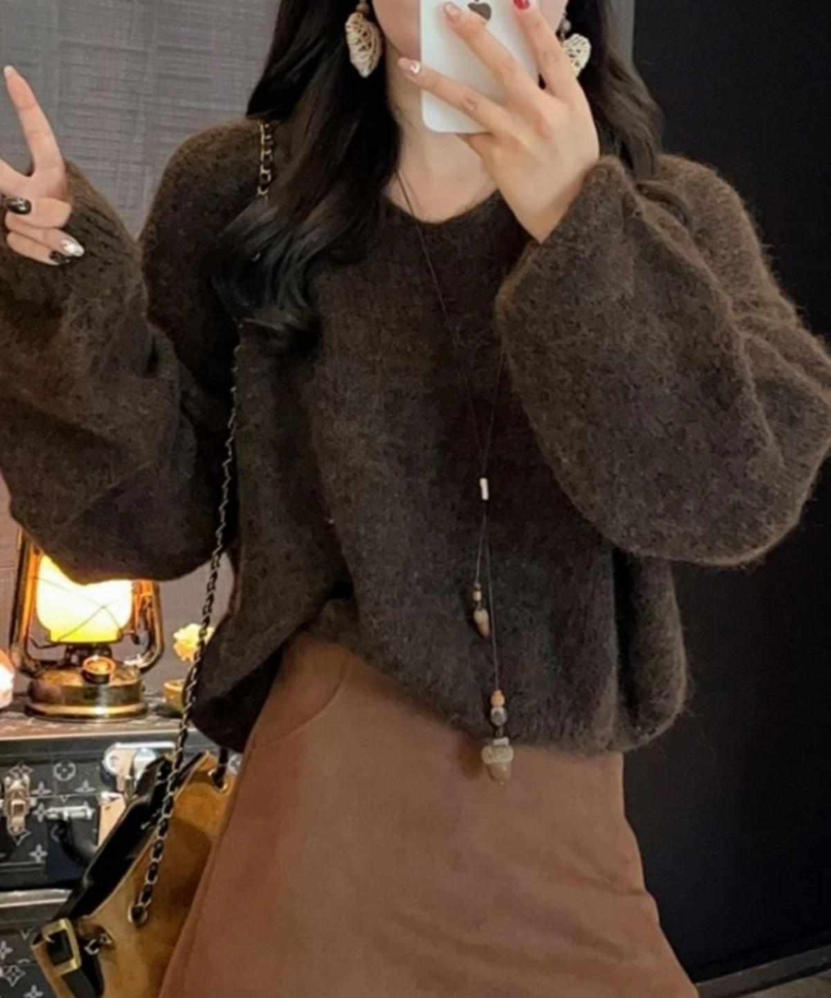 LC26AW03 小金牌V領仿馬海毛衣