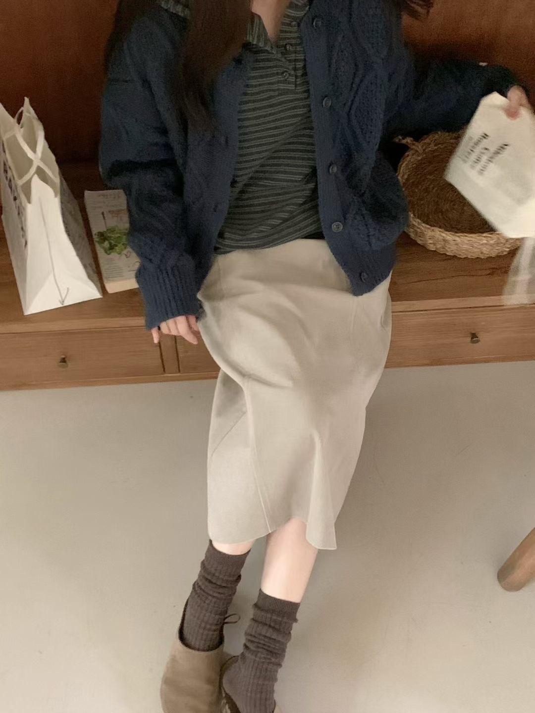 LC2547 線條剪裁設計燈芯絨裙子