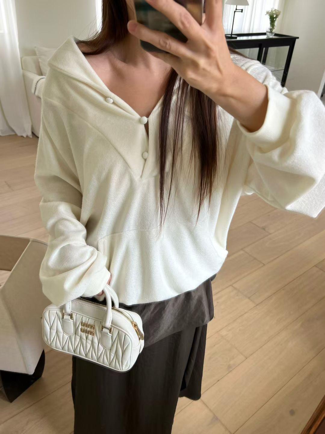 LC26AW38 慵懶V領連帽hoodie