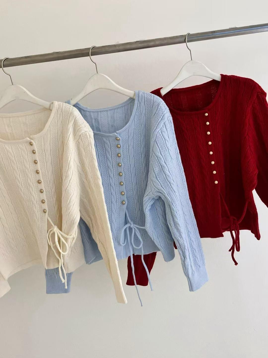 LC26AW12 溫柔麻花金鈕扣側綁帶上衣