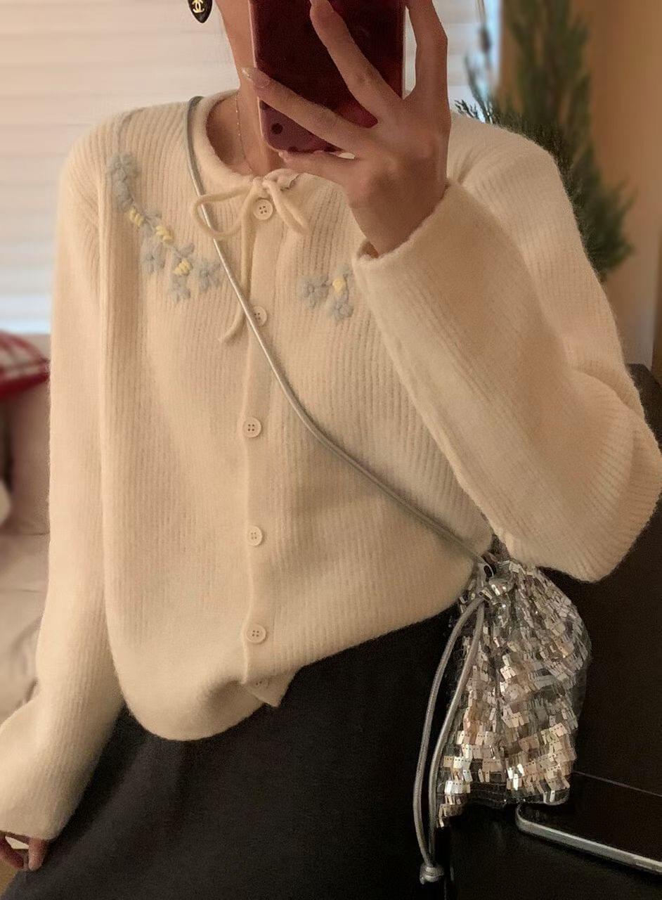 LC26AW08 小花刺繡羅紋針織上衣