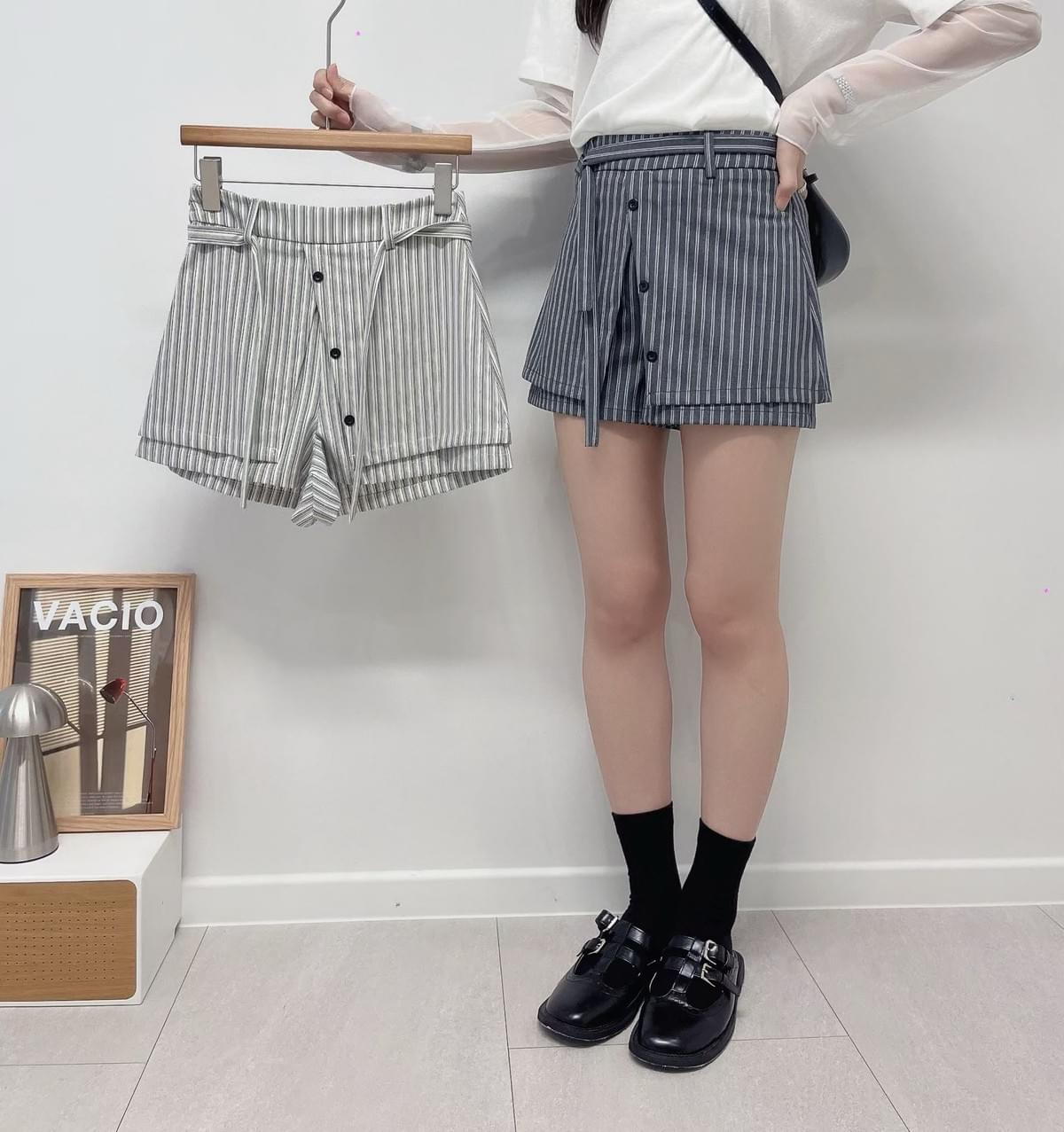 260722 條紋假兩件翻蓋短褲 附綁帶