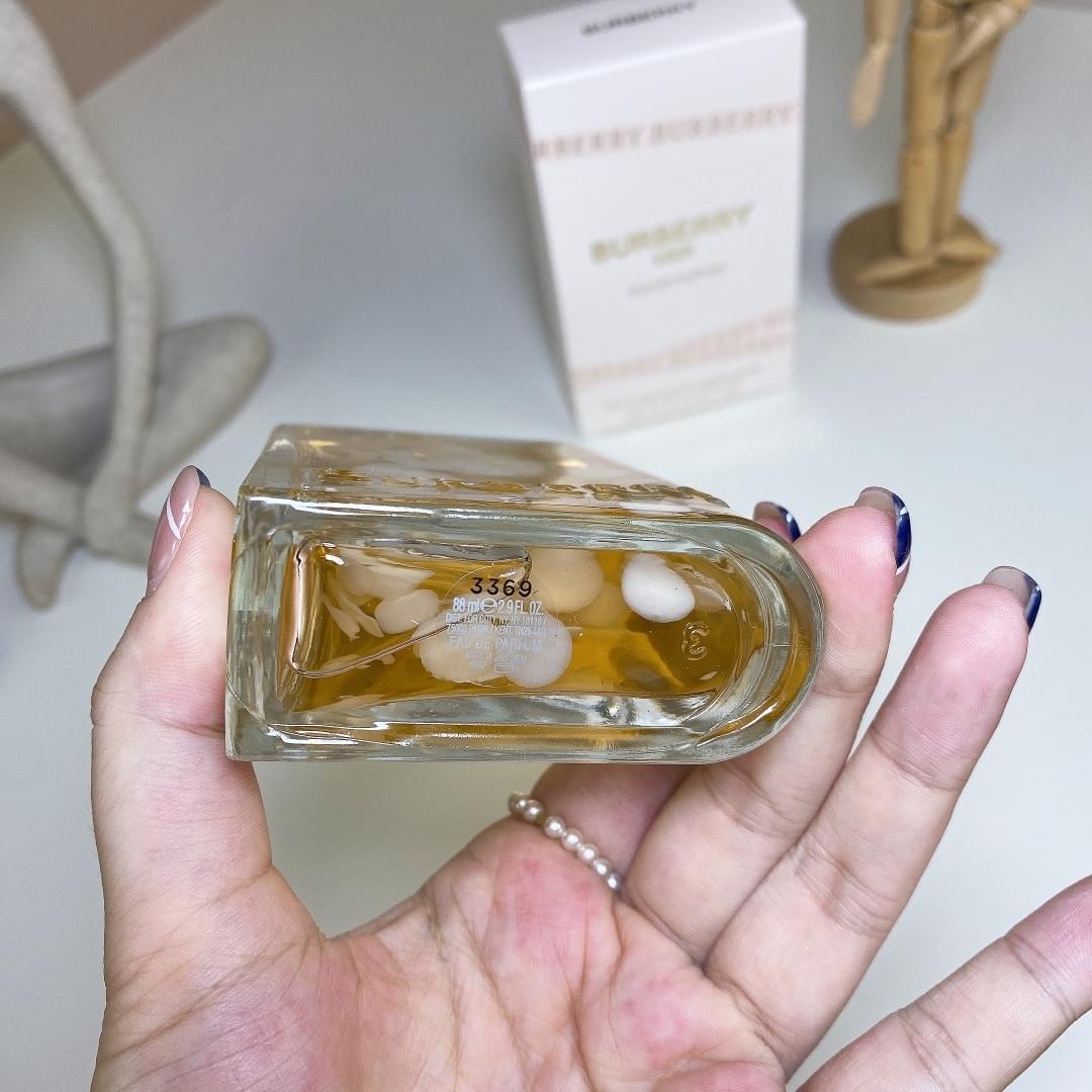 Her Petals Limited Edition Eau de Parfum