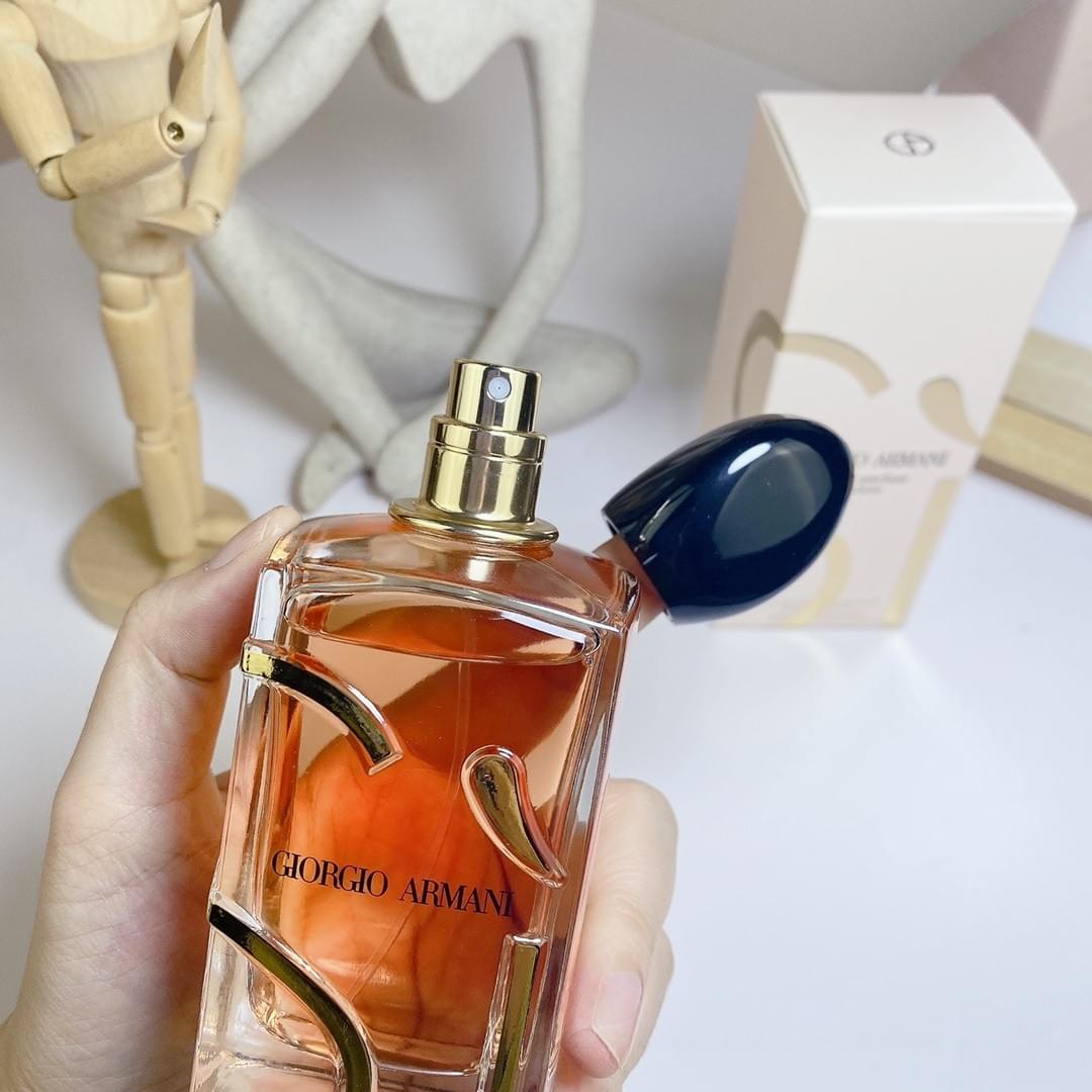 Sì Eau de Parfum Intense (รุ่นใหม่ 2021)