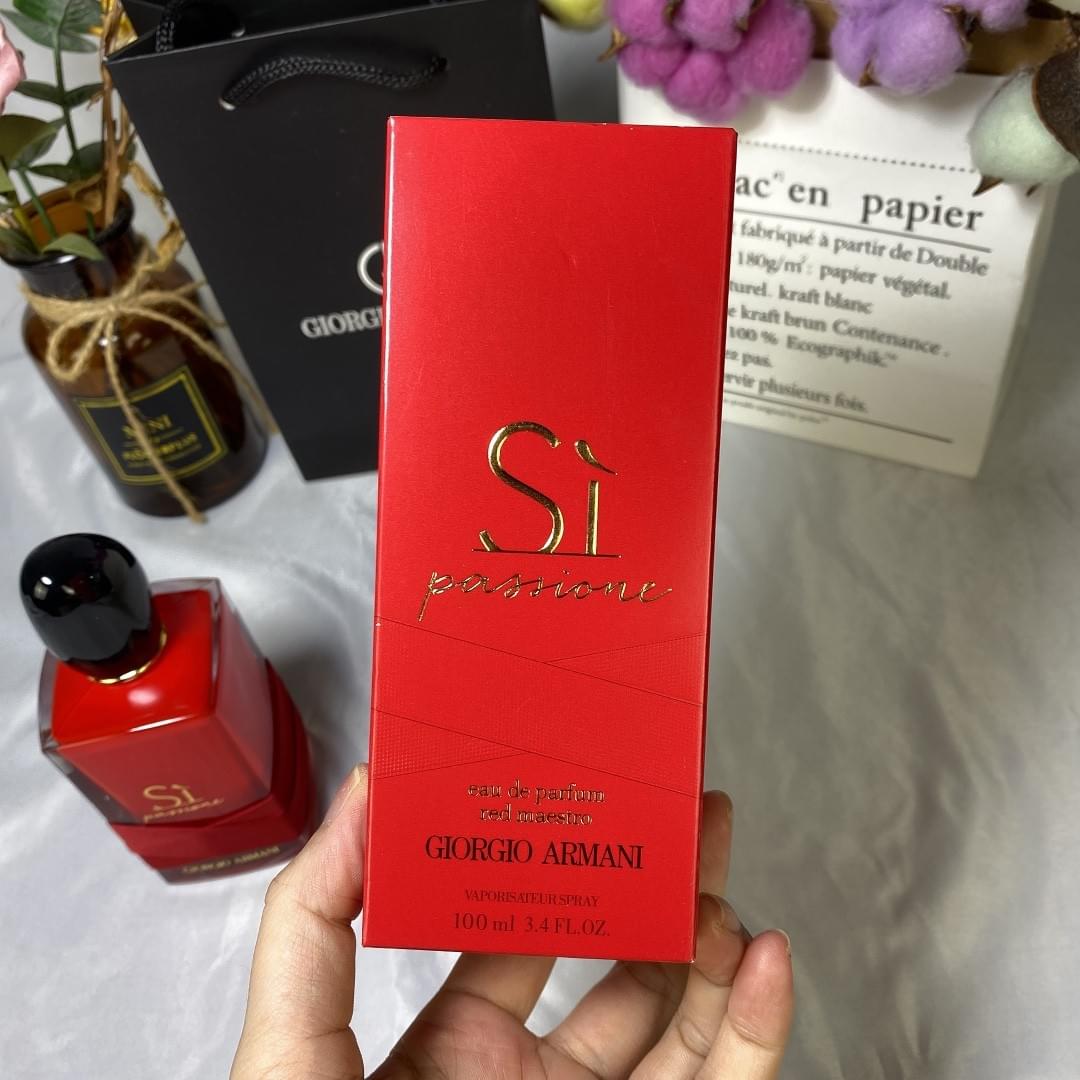 Sì Passione Red Maestro Eau de Parfum