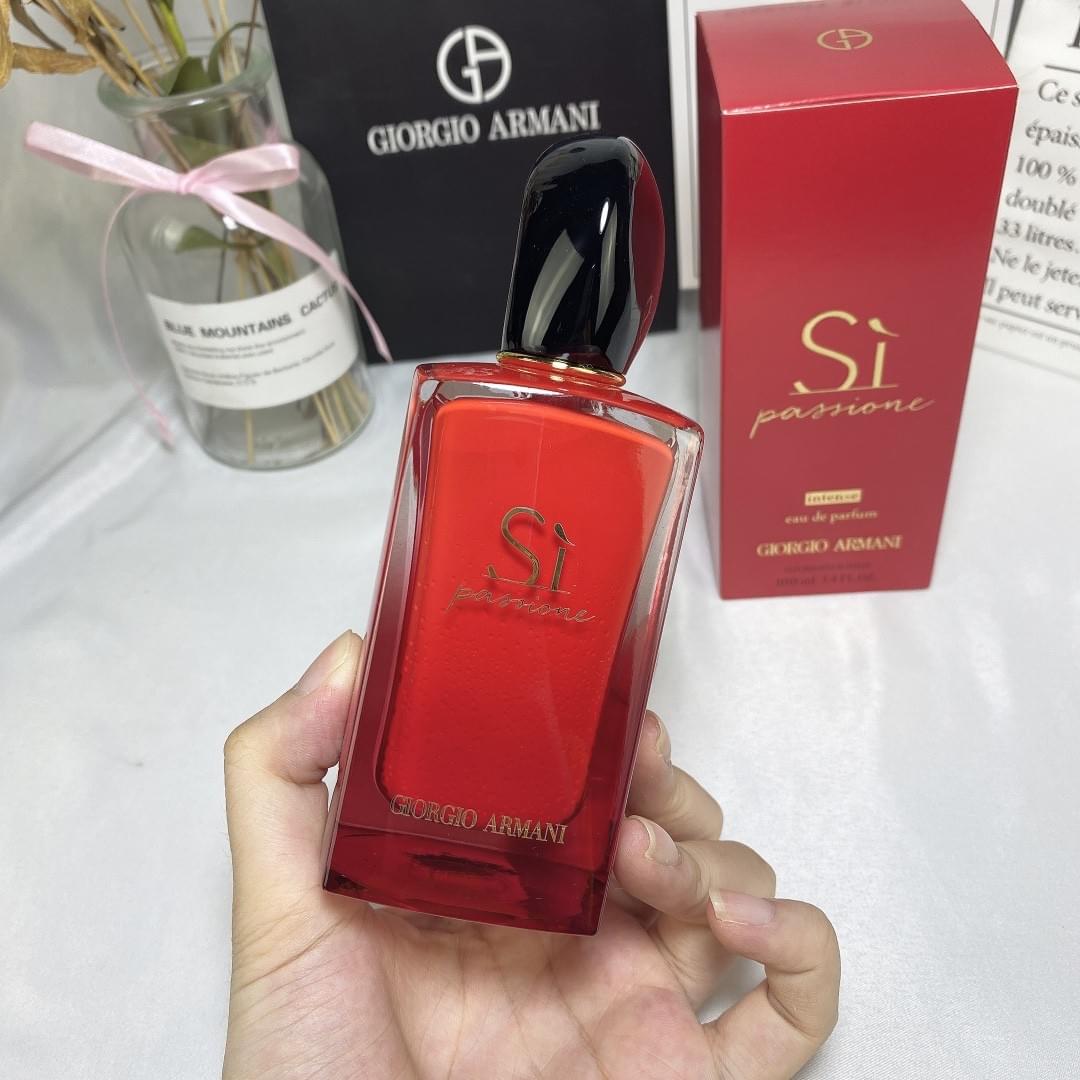 Sì Passione Intense Eau de Parfum