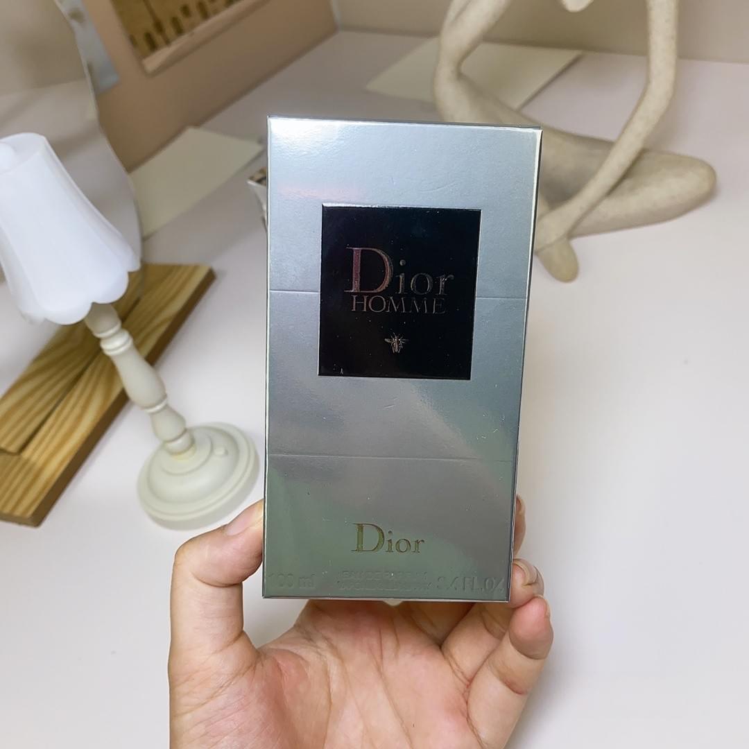 Homme Eau de Toilette (EDT)