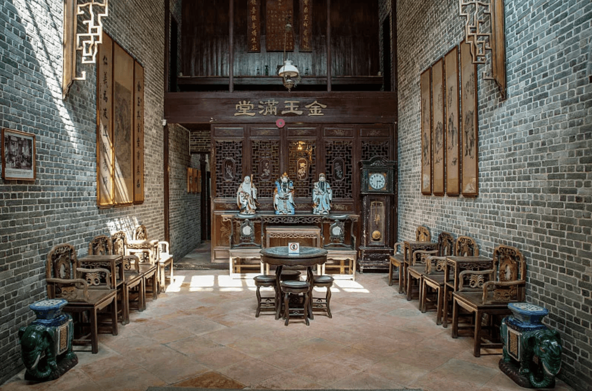 Xiguan (Liwan) Stepping Through Guangzhou's Time Portal