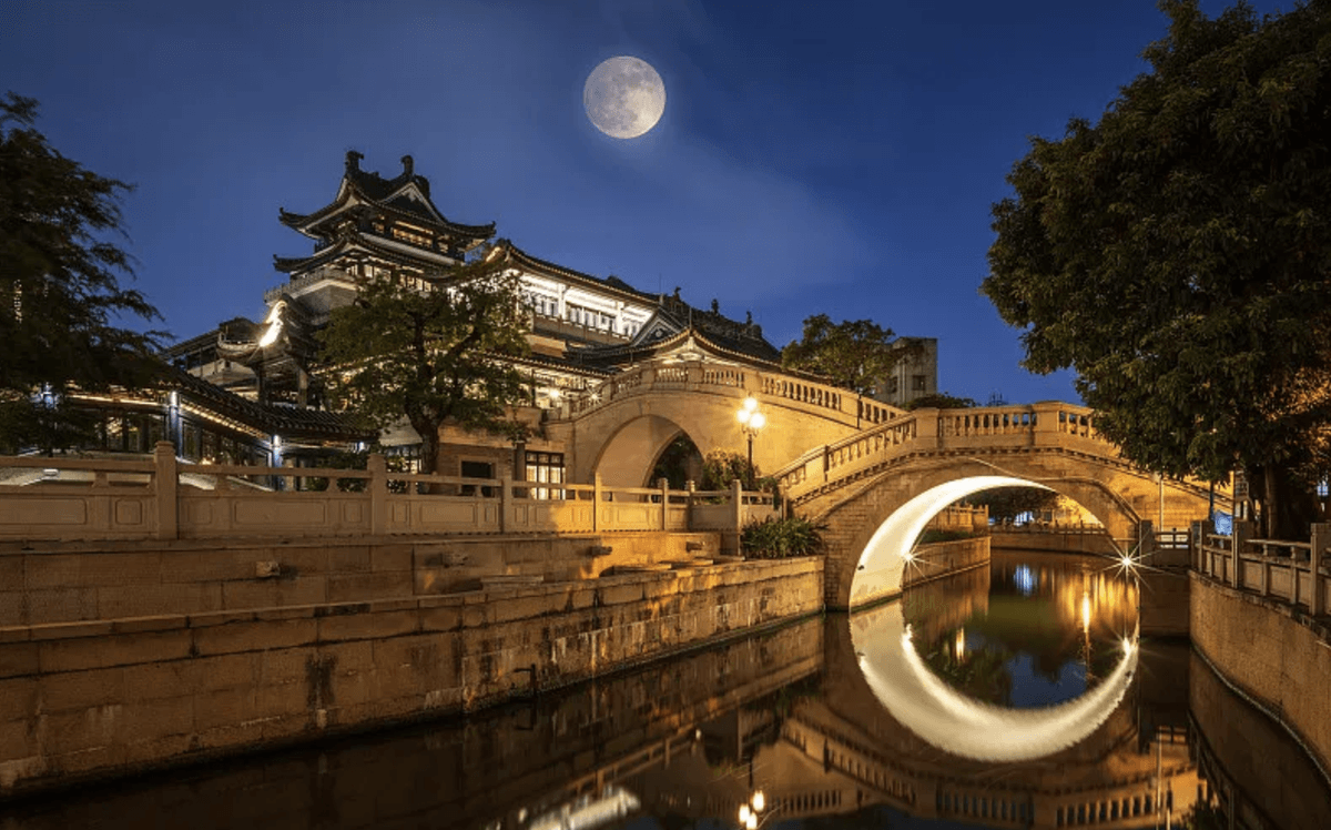 Xiguan (Liwan) Stepping Through Guangzhou's Time Portal