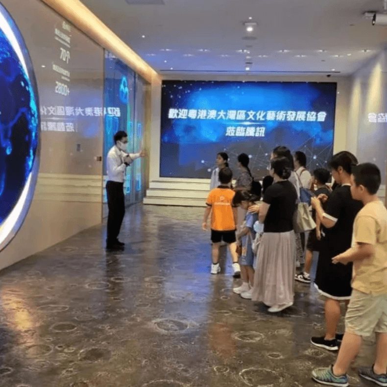 Our mentor team is composed of industry experts, providing one-on-one coaching to help students achieve personal goals. expert guidance What are we doing "The practical rehearsal venue for future business leaders, we are not a tutoring class, we are a bridge. At one end of the bridge is rigorous economic theory (AP/IB/A-Level); at the other end of the bridge is the unpredictable real business battlefield. While many peers are still stuck memorizing the definition of 'supply and demand curve', the students of VOA are already using these theories to analyze Tesla's pricing strategy, break down Nvidia's business moat, and deduce the market direction after the Federal Reserve's interest rate hike. At VOA, we fuse rigorous business theory with wild practical exercises."