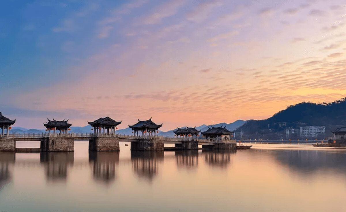 Guangji Bridge: The World’s Earliest ‘Walking Bridge’