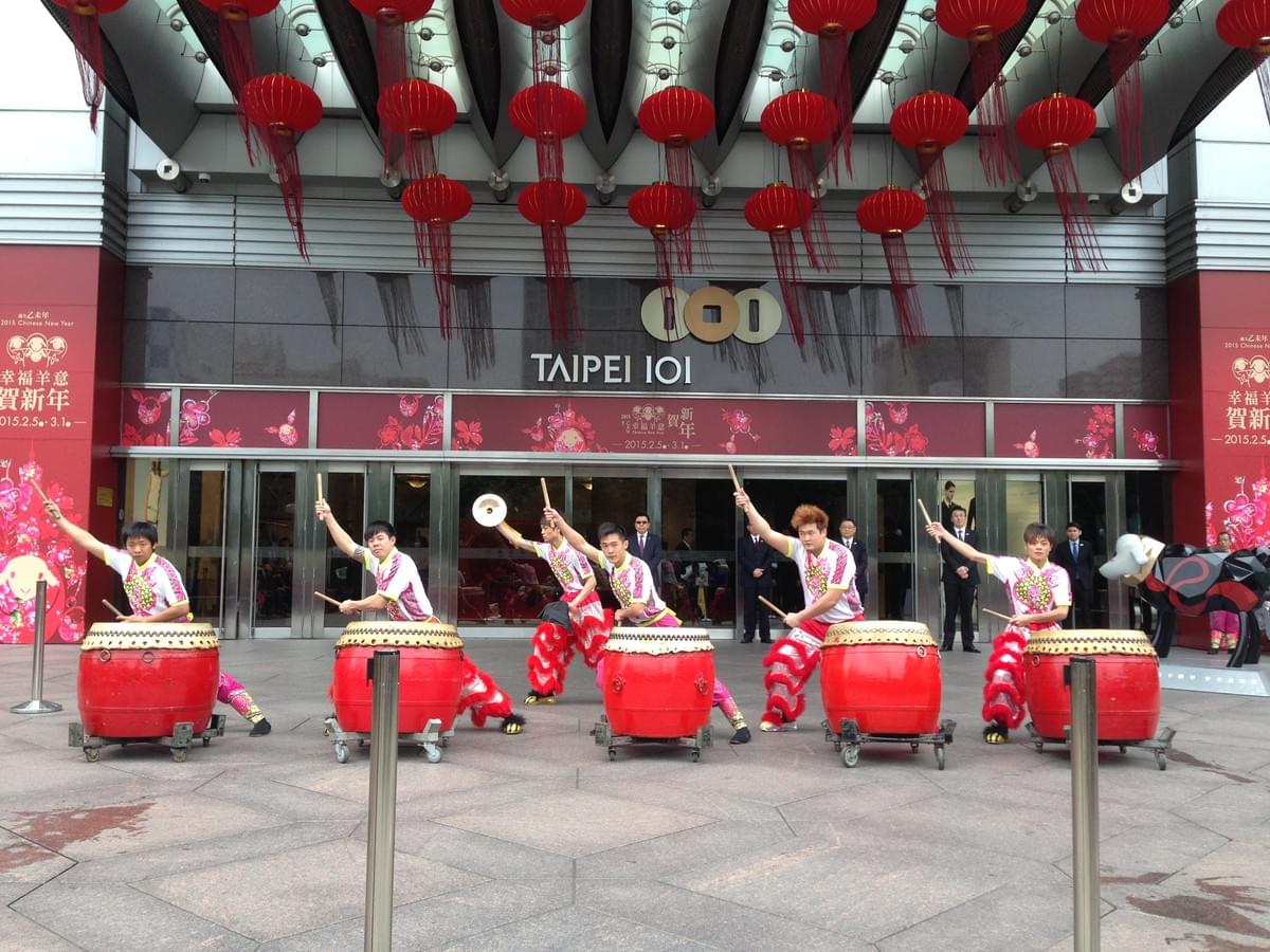 Our war drum performance can inspire the audience's enthusiasm and create a high-spirited atmosphere for the event. traditional war drum The services we provide Awakening lion, dragon dance and lion dance, traditional performance, lion formation, dragon formation, war drum performance, groundbreaking ceremony, year-end party program, New Year festival activities, New Year performance, wedding and funeral celebrations, various traditional performances entrusted to us Wangfu!