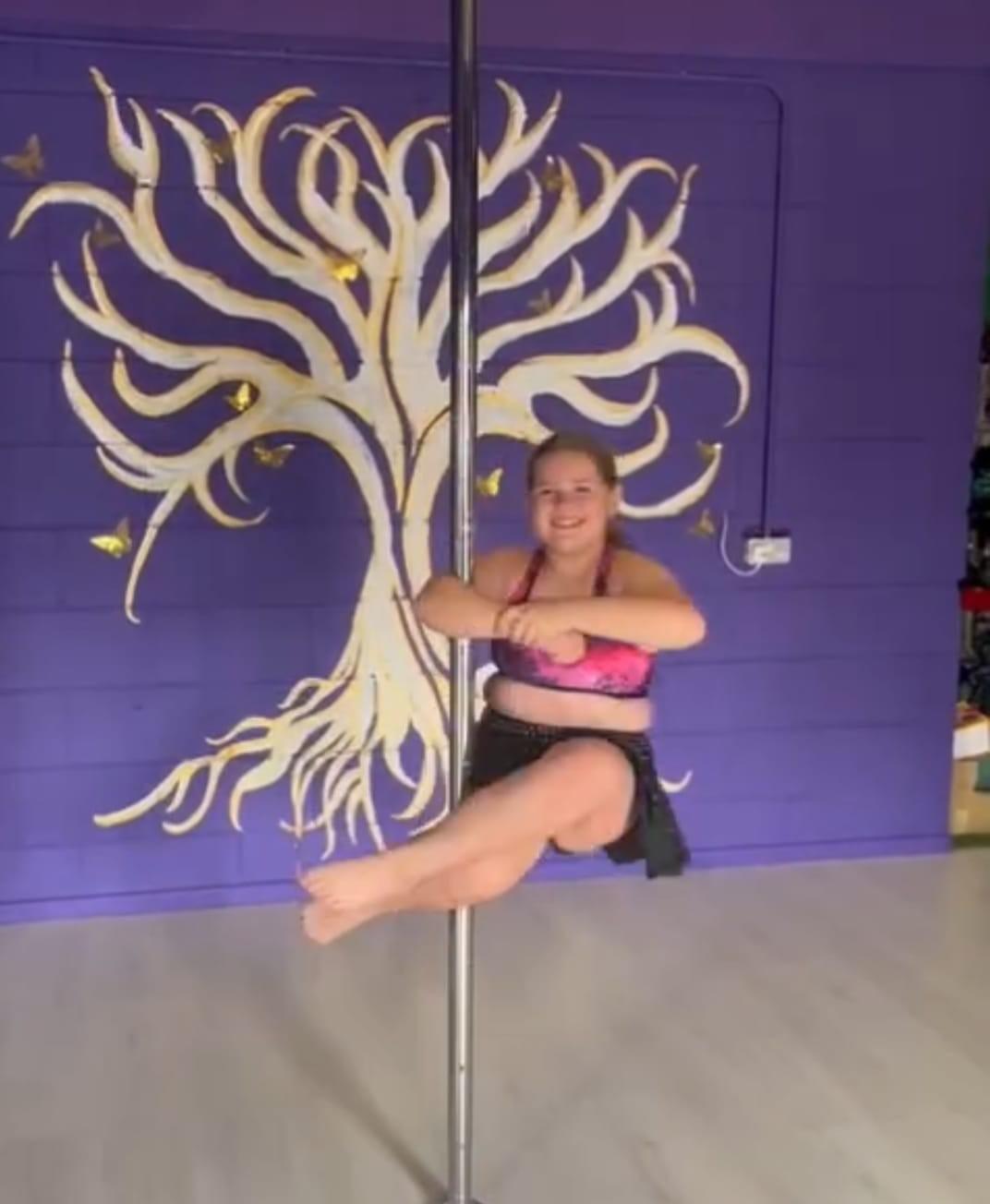 Junior pole fitness 