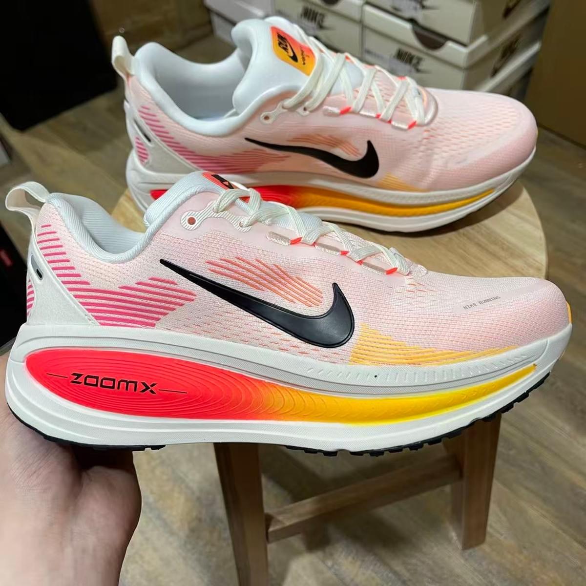 Nike Vomero 18 Children's model **super discount