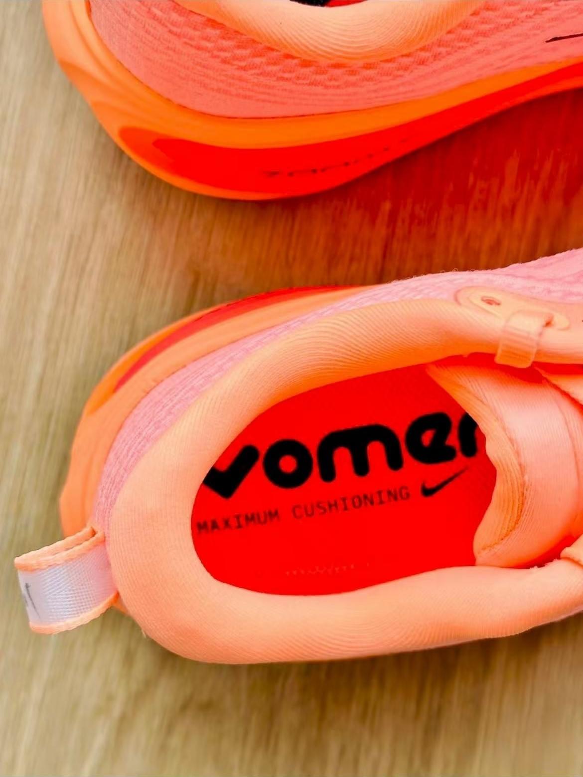 Nike Vomero Plus  [7 Colorways]