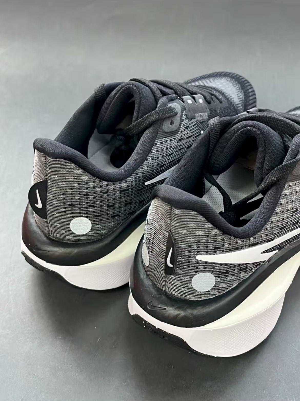 Nike Zoom Vomero 17  [7 Colorways]