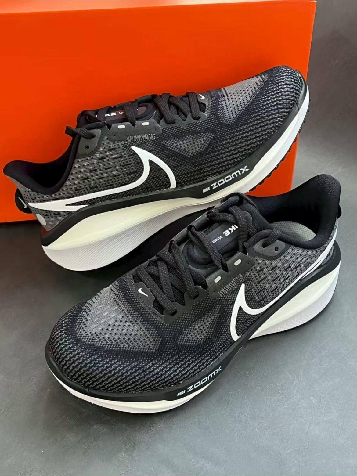 Nike Zoom Vomero 17  [7 Colorways]
