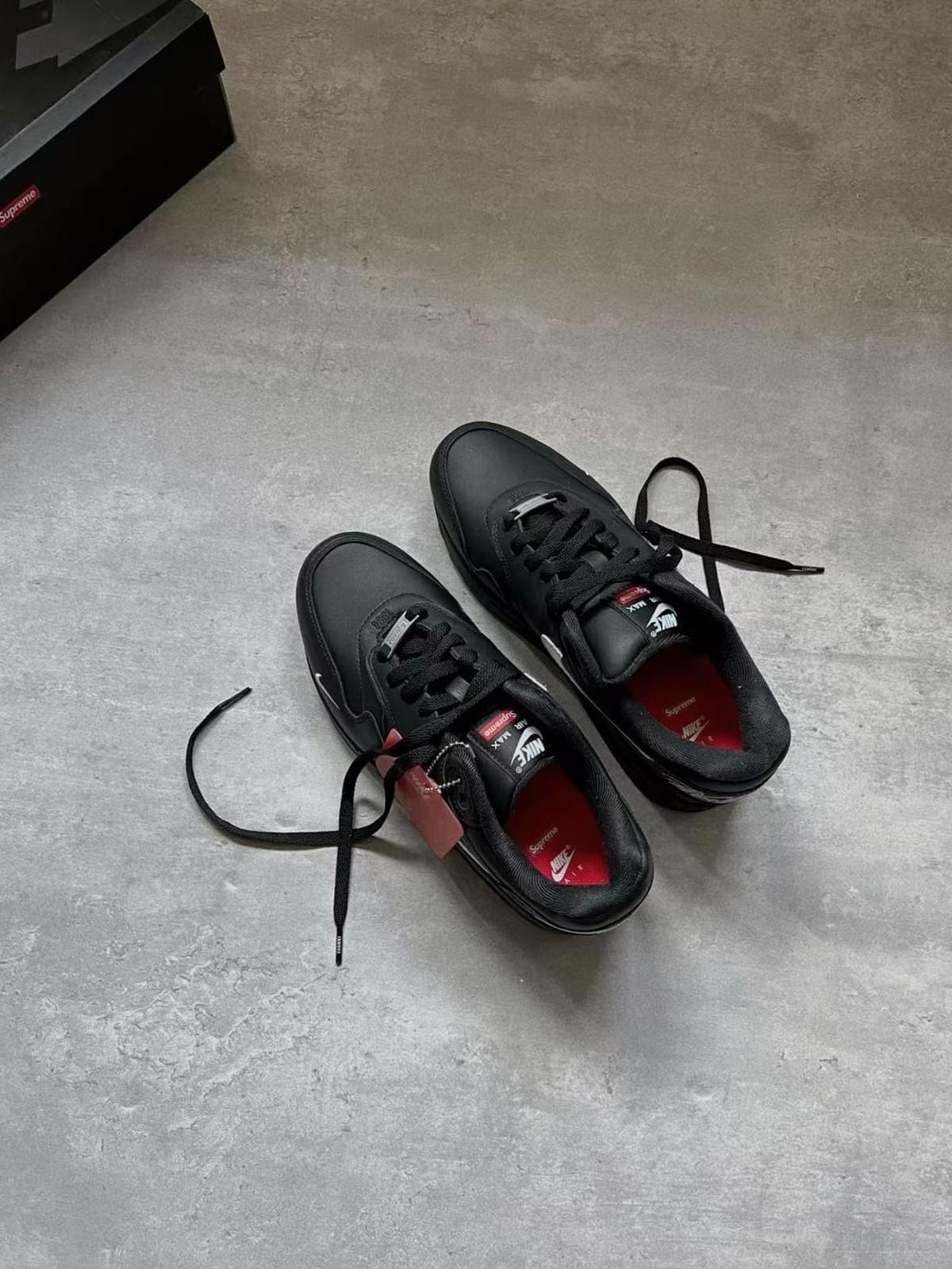 Supreme x  Nike Air Max 1 '87
