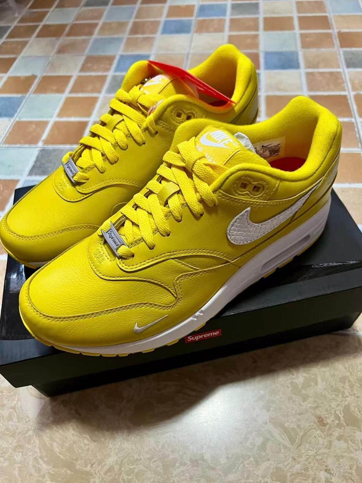 Supreme x  Nike Air Max 1 '87