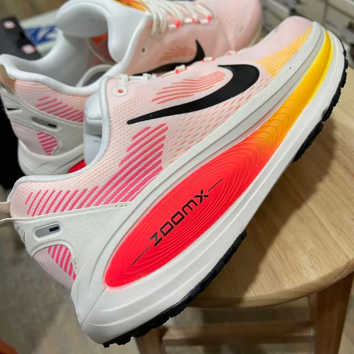 Nike Vomero 18 Children's model **super discount