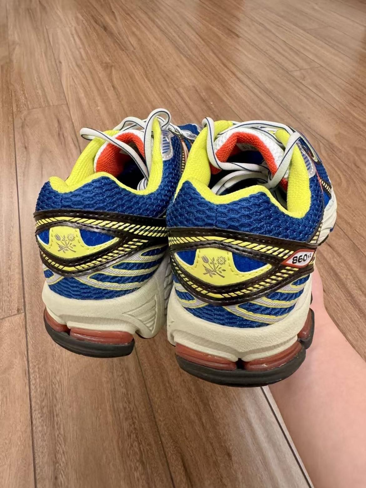 New Balance 860 v2  [14 Colorways]