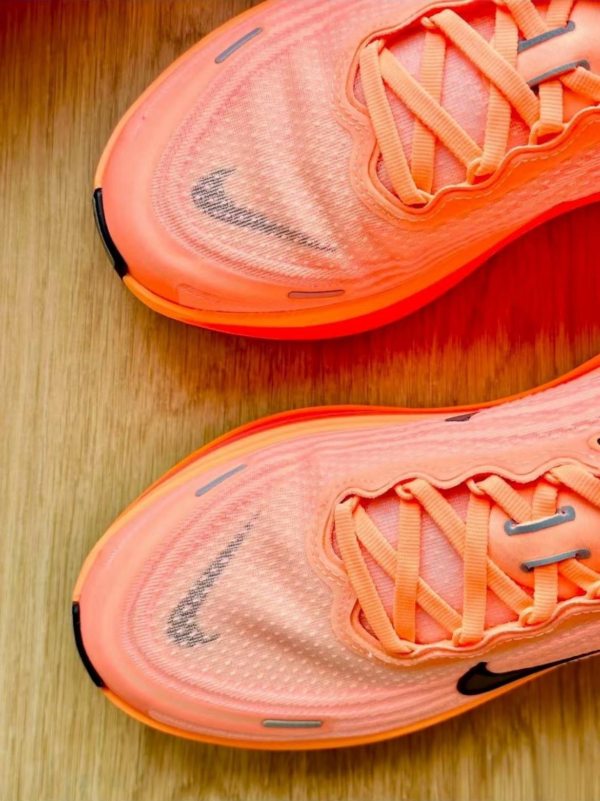 Nike Vomero Plus  [7 Colorways]