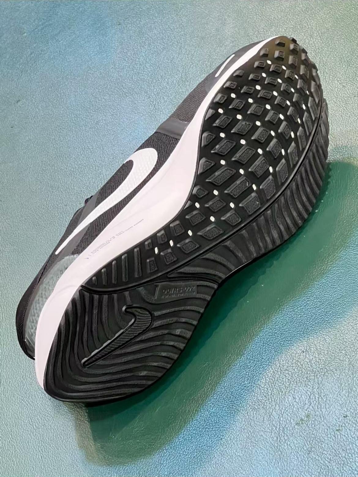 Nike Zoom Vomero 16  [7 Colorways]