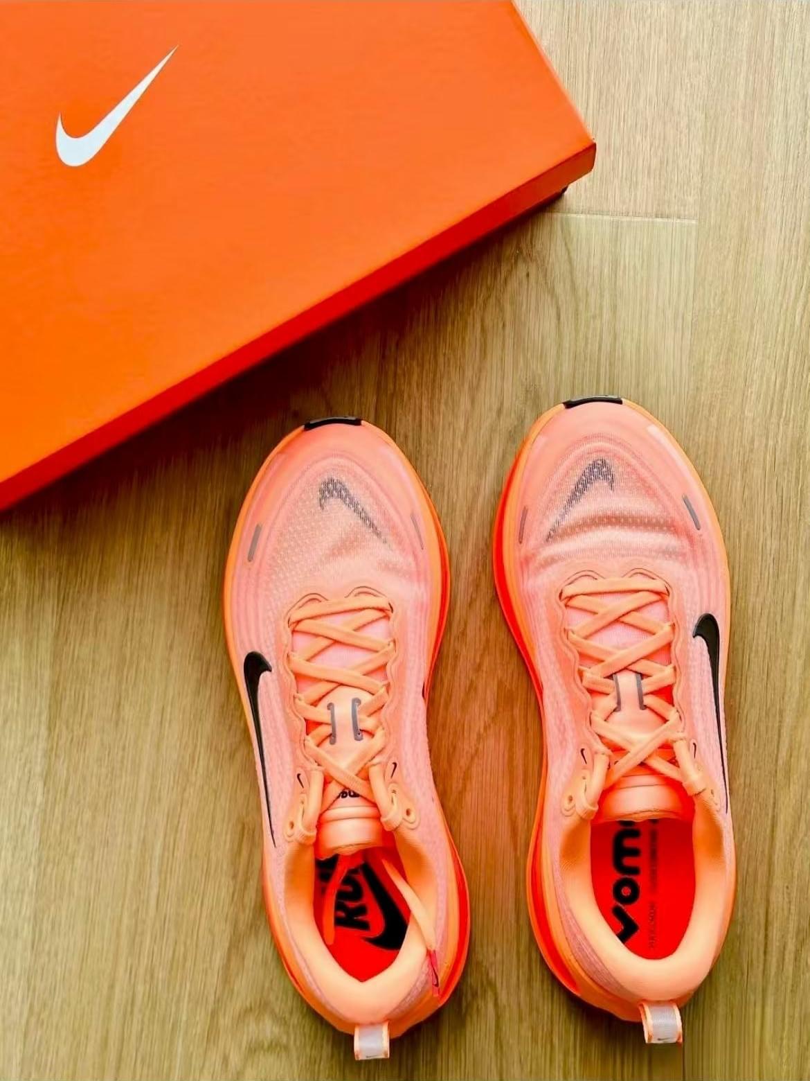 Nike Vomero Plus  [7 Colorways]