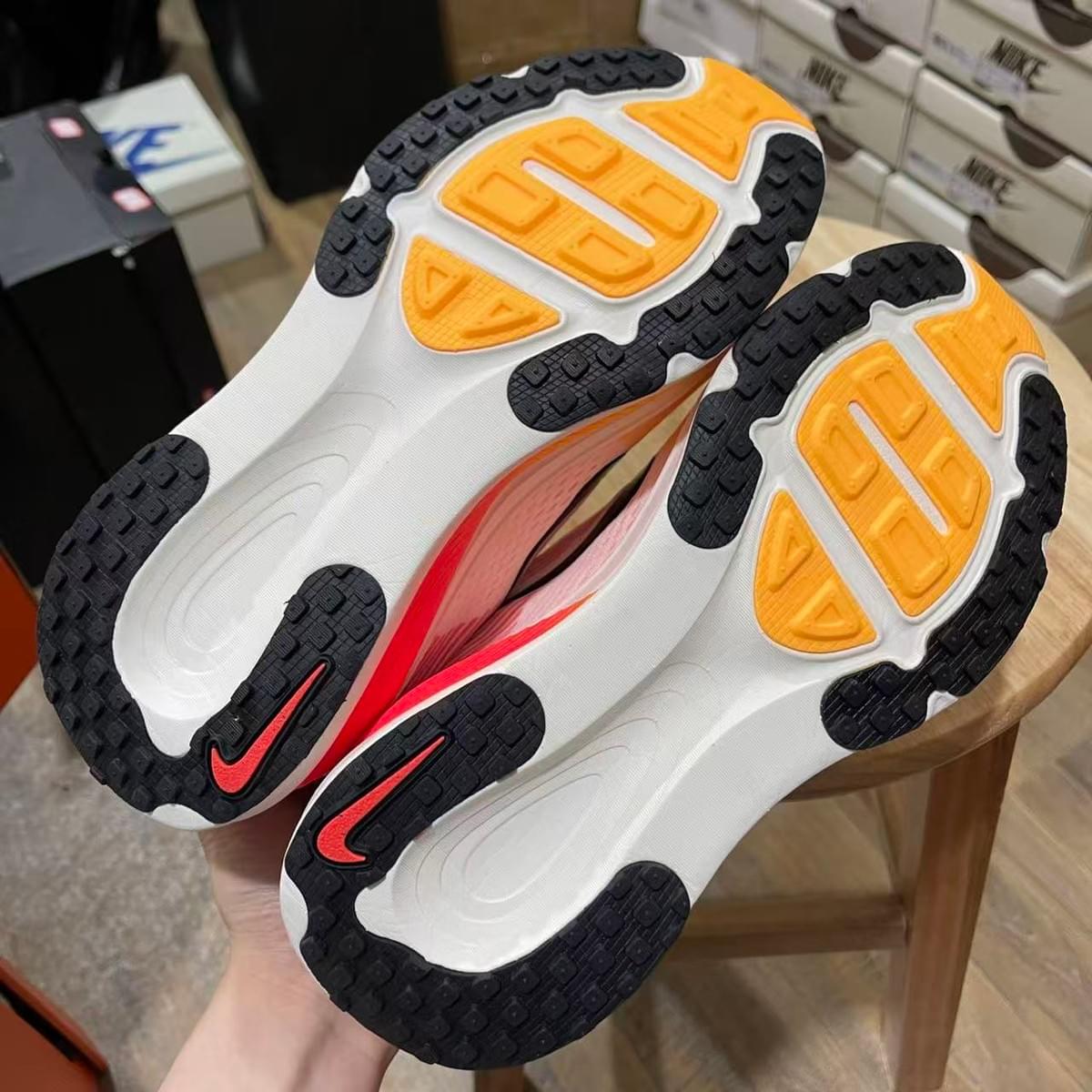Nike Vomero 18 Children's model **super discount