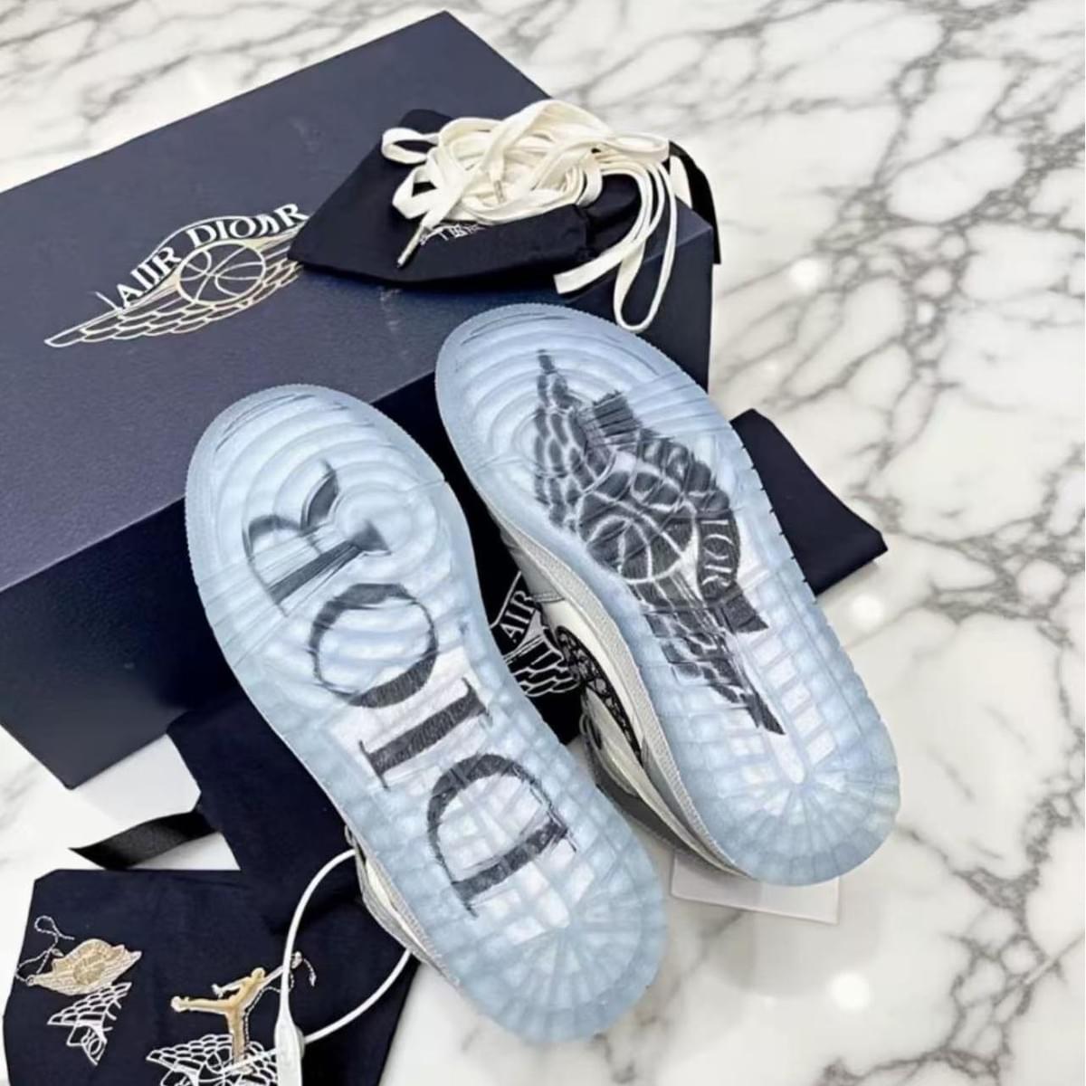 DIOR x Jordan Air Jordan 1 High Og 'White Wolf Grey' 