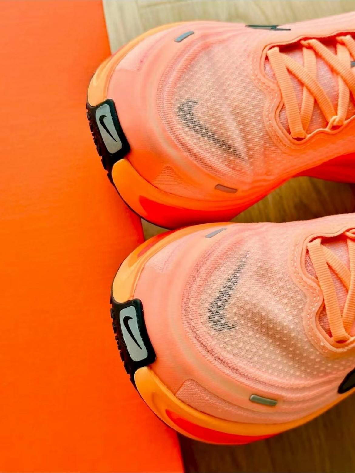 Nike Vomero Plus  [7 Colorways]