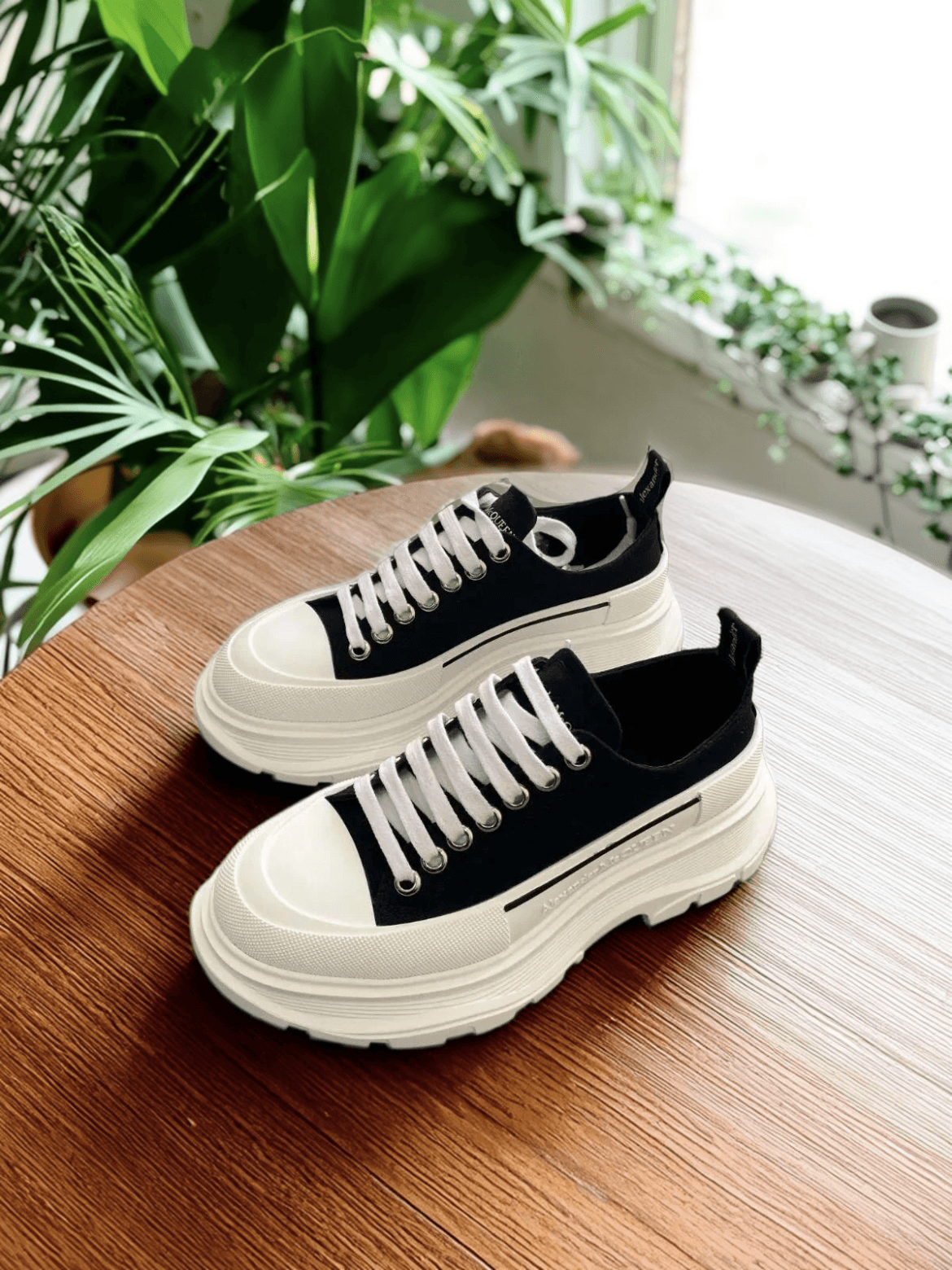 McQueen Tread Slick [14 Colorways]