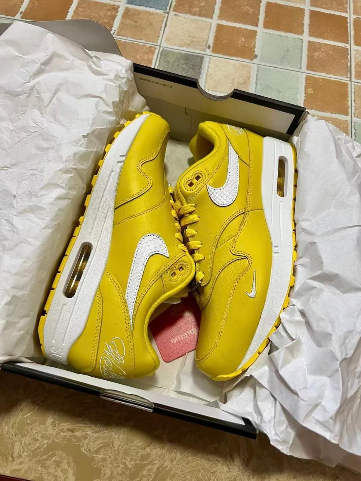Supreme x  Nike Air Max 1 '87