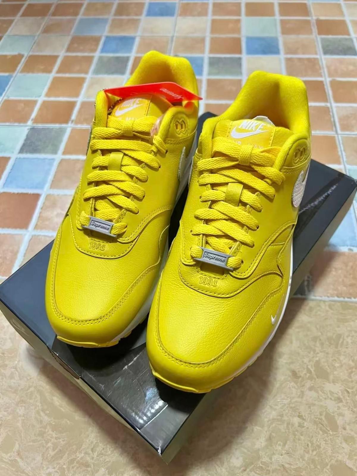 Supreme x  Nike Air Max 1 '87