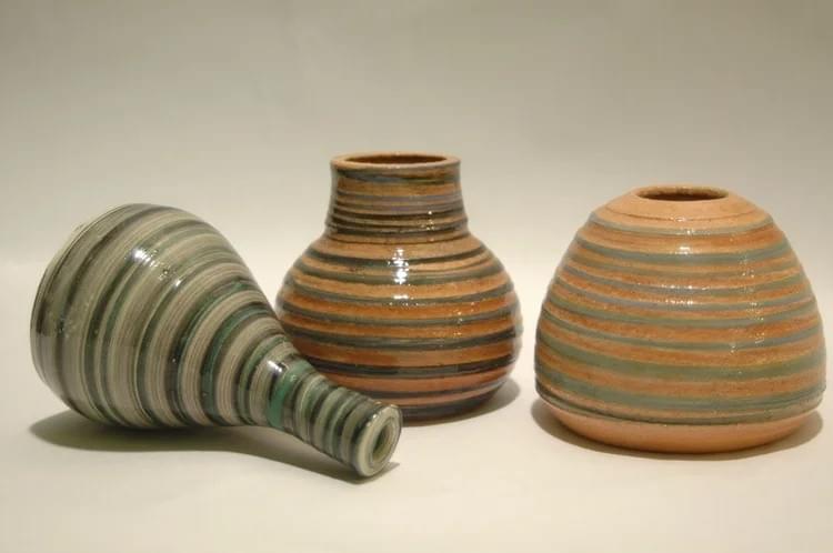 Each piece is meticulously crafted by skilled artisans, ensuring that no two items are alike. Our ceramics reflect the beauty of individuality and sustainable practices. Handcrafted Excellence What We Create ONE-OF-A-KIND, HANDCRAFTED, SUSTAINABLE AND CUSTOMIZABLE FINE ART CERAMICS FOR POSITIVE PERSONAL AND PROMOTIONAL USE.