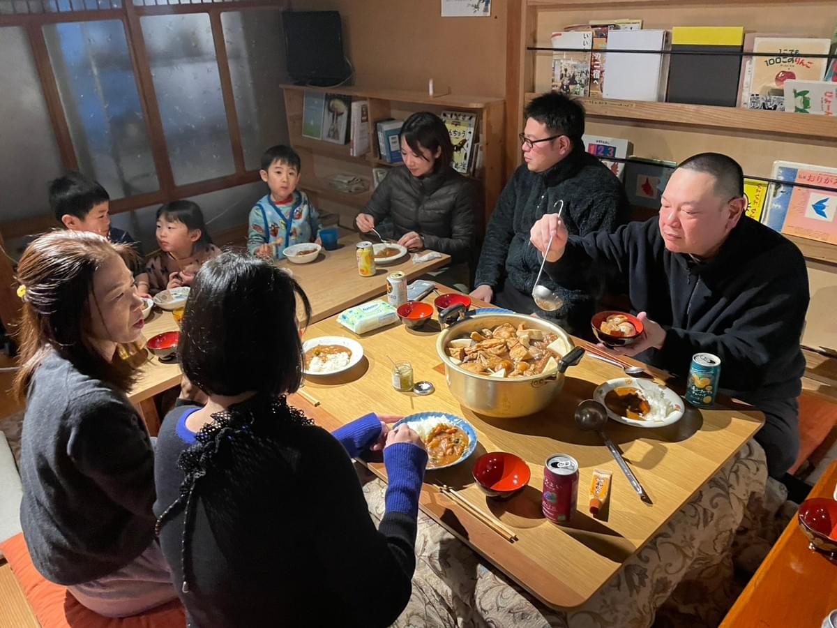 In the forest kindergarten, it is important for children to learn while playing in nature. Through interaction with trees, rivers, and animals, curiosity and a spirit of exploration are nurtured. nature experience type education The charm of forest kindergarten Starting nursery school study abroad at the wildest kindergarten in Japan located in Tottori Prefecture! Features are as follows: "The wildest kindergarten in Japan" founded by "challengers". Support for visits and stays by dedicated concierge. Encounters that stimulate curiosity.