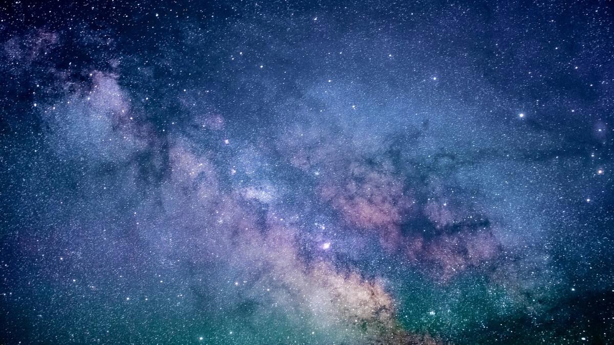 Foto von J. Thomas / Unsplash. https://unsplash.com/photos/blue-and-purple-galaxy-digital-wallpaper-E0AHdsENmDg