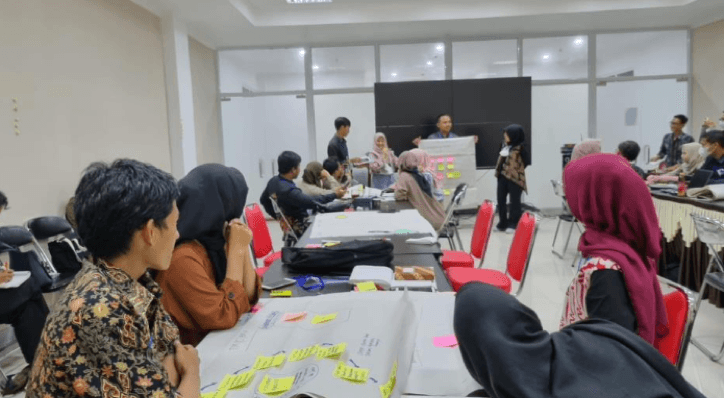 Pelatihan, lokakarya, webinar, diskusi dan pertemuan kerja.