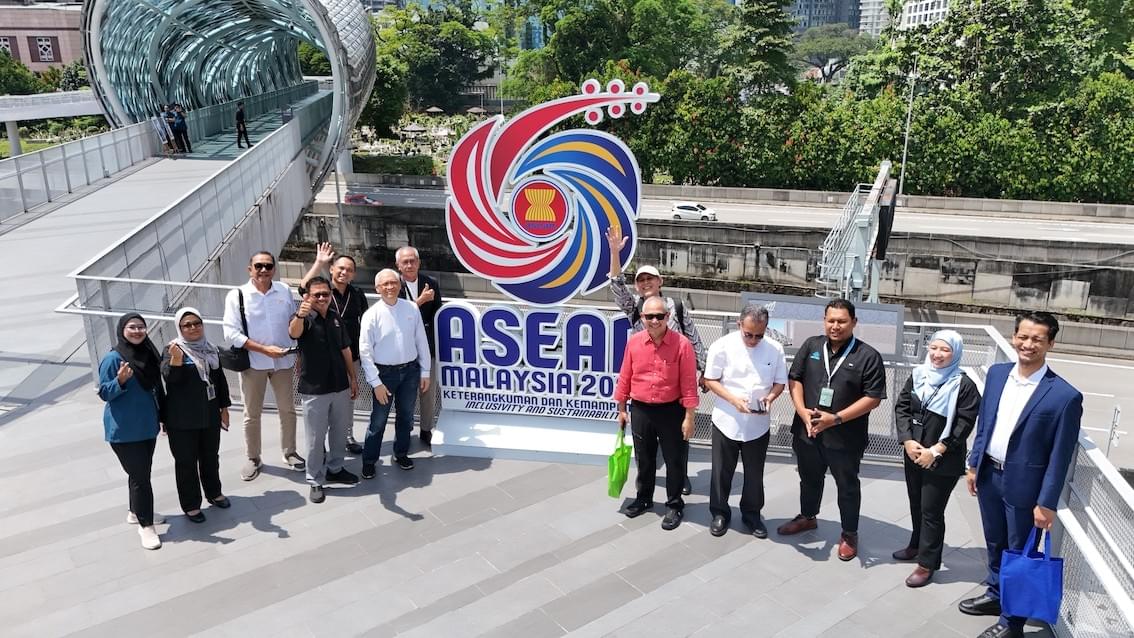 Membangun Jaringan Profesional di bidang HUD.