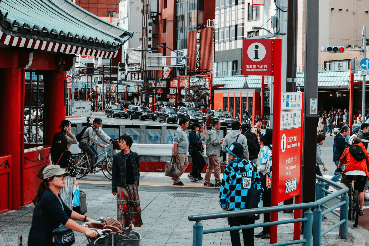 日本淺草的街景，由於單身獨居戶增加，日本總家庭戶數反而創下歷史新高，達到5712萬4507戶。