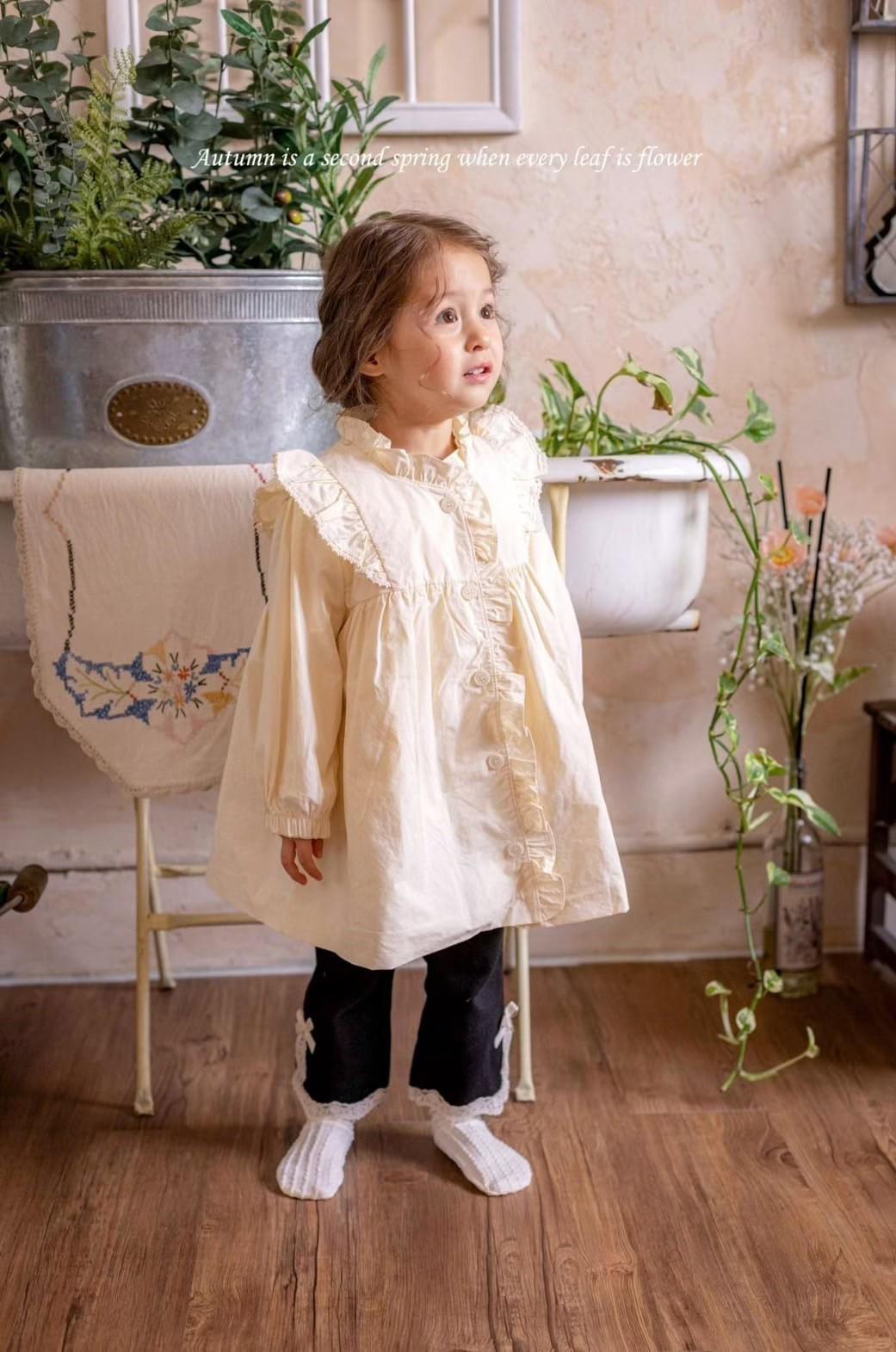 【預購】荷葉邊大衣