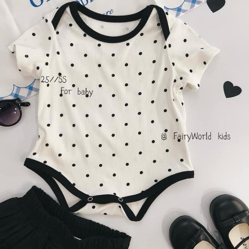 白色點點連身衣