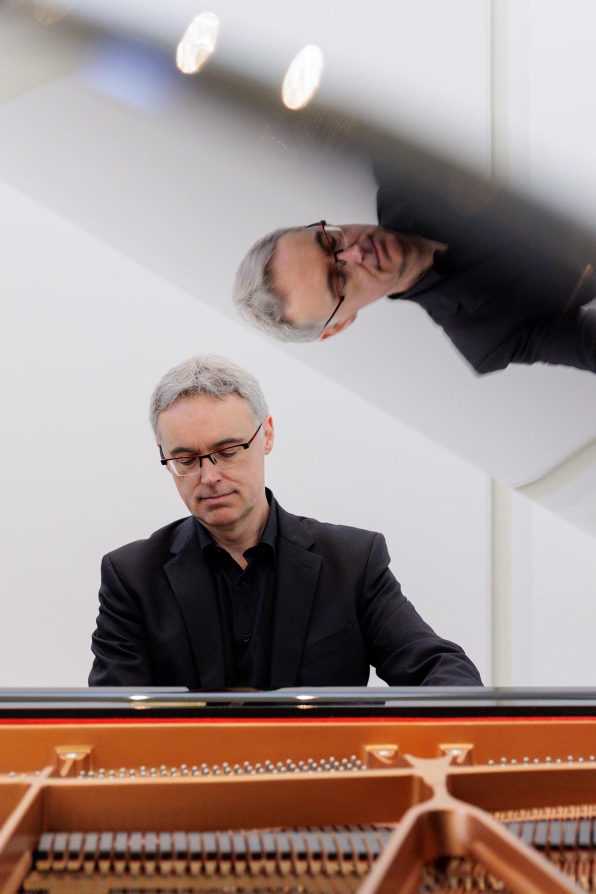 Enjoy performances by renowned musicians who share their talent and passion for music with you. Outstanding Artists Our Concerts Monastery in Bruges where classical concerts are organized.