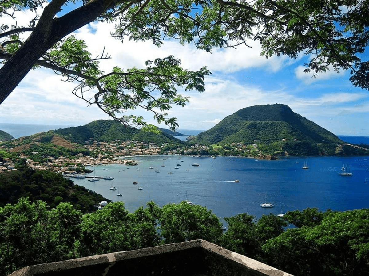 La baie de Terre-de-Haut, aux Saintes — Kay Séréni Conciergerie