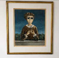 ציור של דמות יושבת ומחזיקה ענף קטן בידיה, על רקע כחול וצמחייה