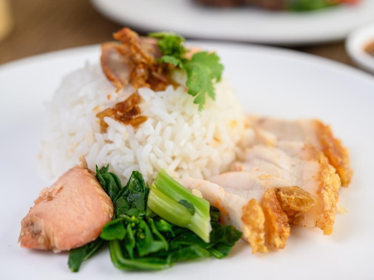 A close up shot of a chicken rise dish beautifully presented.