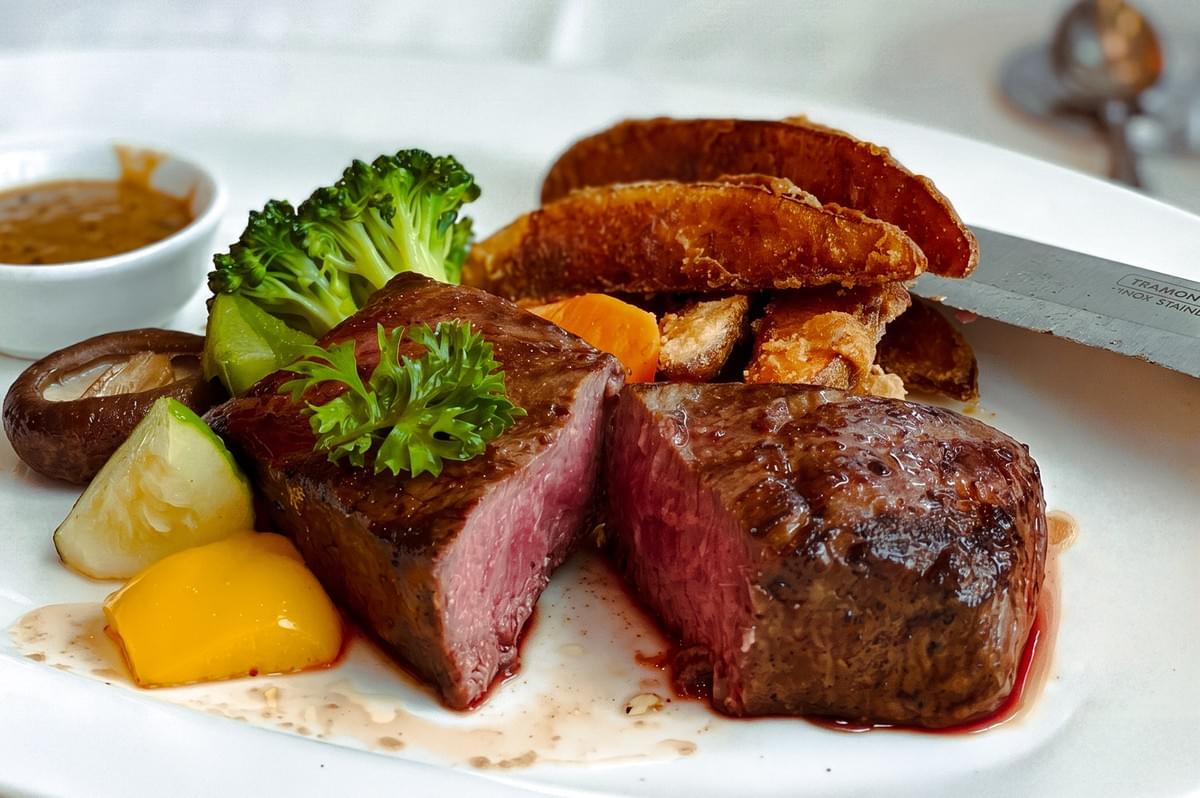 Lawry's The Prime Rib: Signature Prime Rib at Mandarin ...
