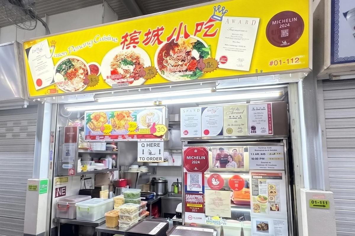 Jason Penang Cuisine food stall storefront with Michelin Guide 2024 sticker at a Singapore hawker centre.
