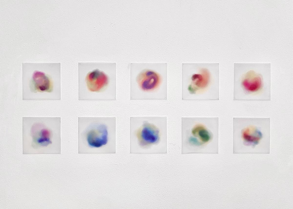 通过参与我们的绘画课程，探索您的内心世界与情感的表达。 在“月之回声”体验情感的流动 A contemplative space where emotions, atmospheres, and lived experience unfold through the intuitive rhythm of painting.