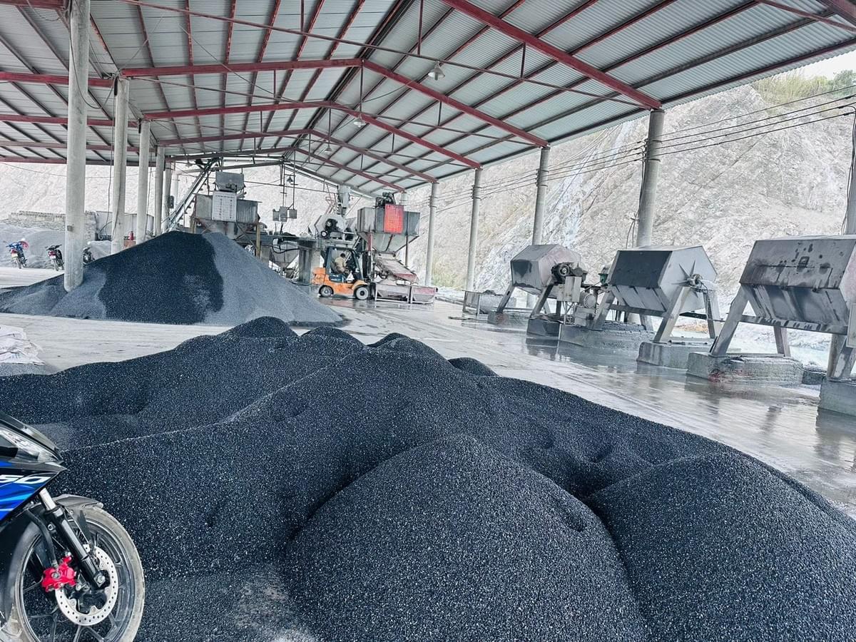 — Michael Lee “The team at PT. Baro Jaya brought our café vision to life with their sleek gravel interiors. Our customers love the ambiance!” Our design solutions have transformed spaces for countless satisfied clients Build a sleek, minimalist website for PT. Baro Jaya Indonesian, specializing in gravel-based interior & exterior design. Tesla-style: bold full-screen visuals, minimal text, white space, smooth animations, premium modern feel. Sections: Home (hero banner + tagline “Redefining Space with the Elegance of Gravel” + CTA), About Us (mission + why gravel), Services (homes, offices, gyms, hospitals, gardens, cafés, malls), Portfolio (cinematic gallery), Contact (form + WhatsApp + map), Footer (logo, tagline, socials). Colors: white, dark grey, sand beige, gold accents.